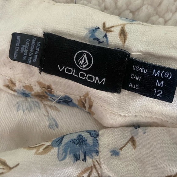 Volcom size Medium women’s floral maxi skirt with leg slit - Picture 5 of 9